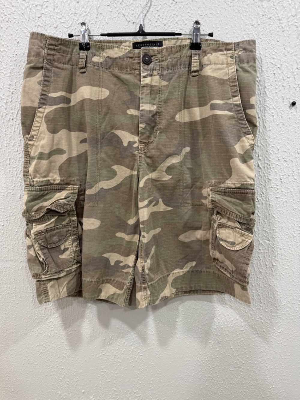 Y2K Aeropostale Shorts Mens 34
Green Camo Army Cargo Cotton
Baggy